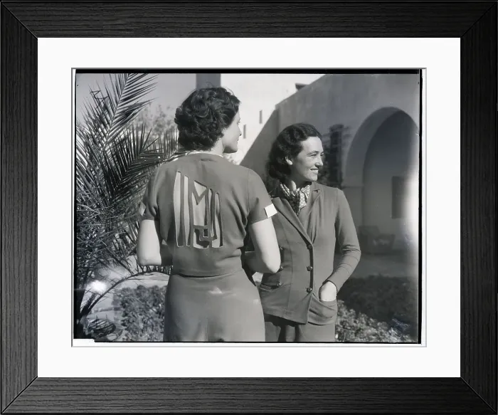 Framed Print : Socialites at Palm Spring Resort