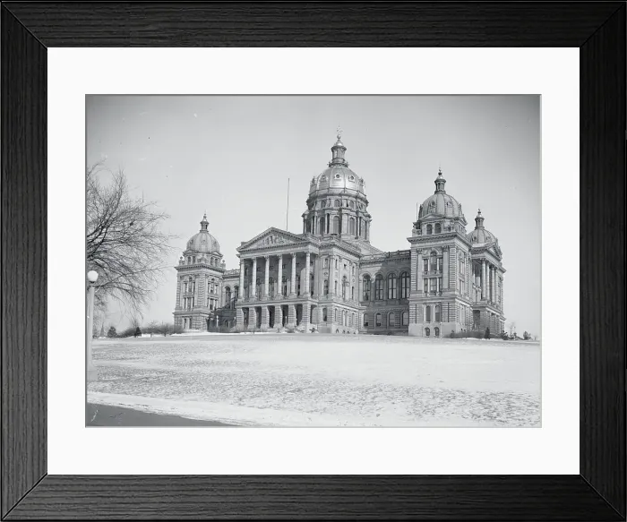 Framed Print : State House on Capitol Hill of Des Moines Framed Print : State House on Capitol Hill of Des Moines