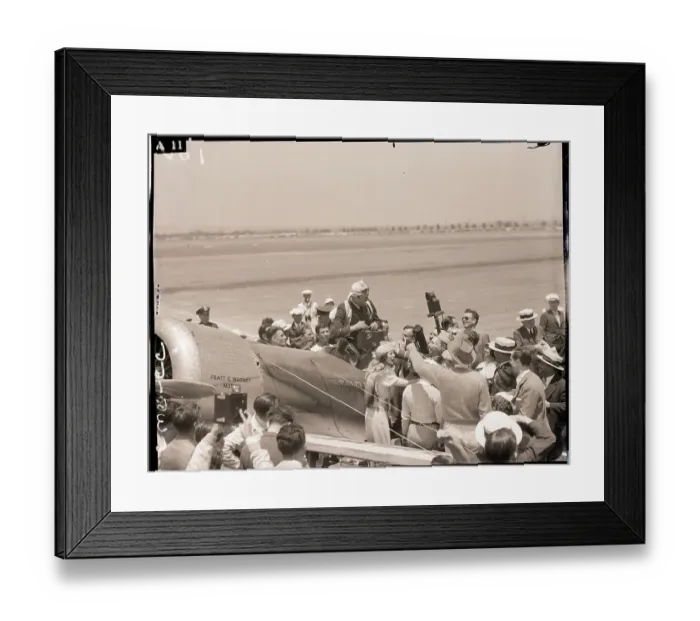 Framed Print : Crowds and Pilot at the Thompson Race Framed Print : Crowds and Pilot at the Thompson Race