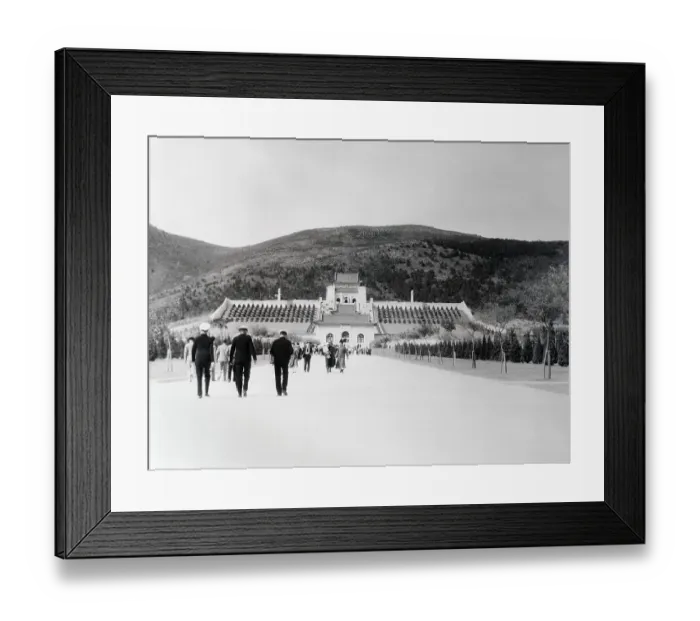 Framed Print : Navy Officers at Tomb of Dr. Sun Yat Sen Framed Print : Navy Officers at Tomb of Dr. Sun Yat Sen