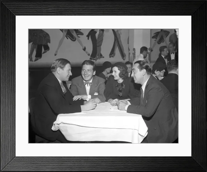 Framed Print : Hollywood Couples Enjoying a Nightclub Framed Print : Hollywood Couples Enjoying a Nightclub