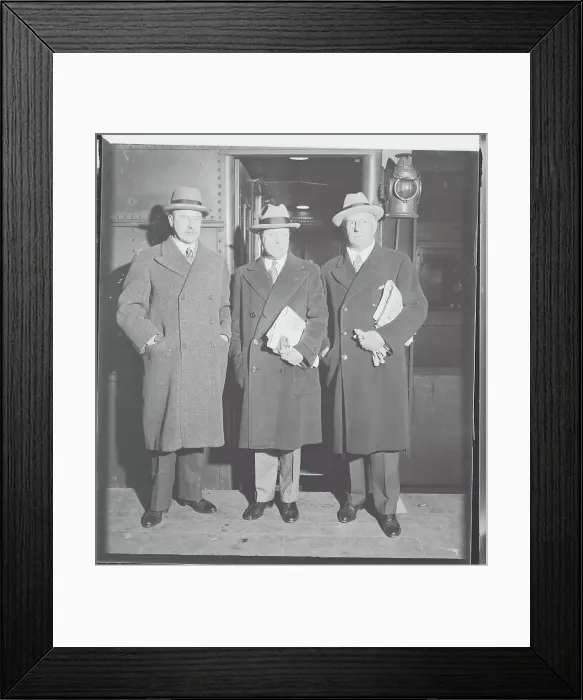 Framed Print : Mayor Meeting with Two Bankers Framed Print : Mayor Meeting with Two Bankers