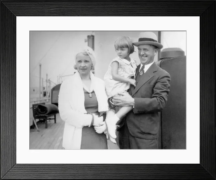 Framed Print : Stan Laurel with Wife and Daughter Framed Print : Stan Laurel with Wife and Daughter