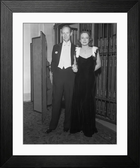 Framed Print : Joan Crawford and Leslie Howard Framed Print : Joan Crawford and Leslie Howard