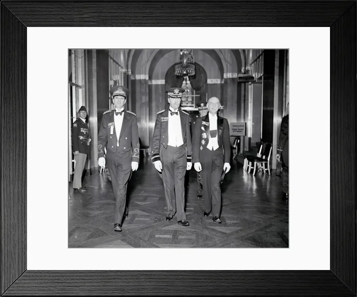Framed Print : Paul May with Cornelius Vanderbilt and George Brett Framed Print : Paul May with Cornelius Vanderbilt and George Brett