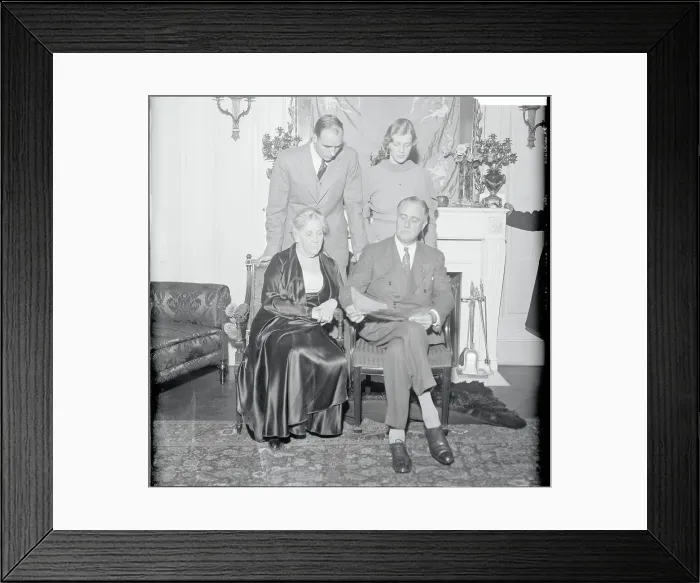 Framed Print : Franklin Roosevelt Posing with Family Framed Print : Franklin Roosevelt Posing with Family