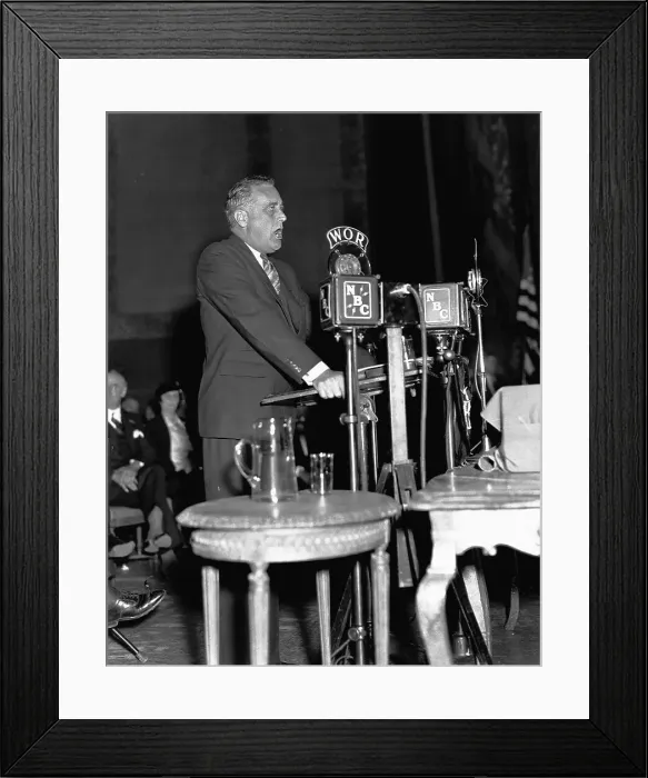 Framed Print : Governor Franklin D. Roosevelt Speaking at the Metropolitan Opera House Framed Print : Governor Franklin D. Roosevelt Speaking at the Metropolitan Opera House
