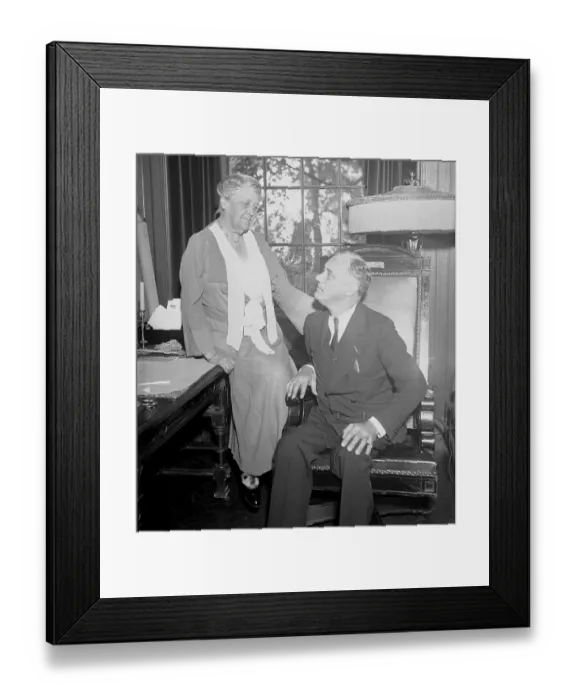 Framed Print : Franklin Roosevelt Looking at His Mother Framed Print : Franklin Roosevelt Looking at His Mother