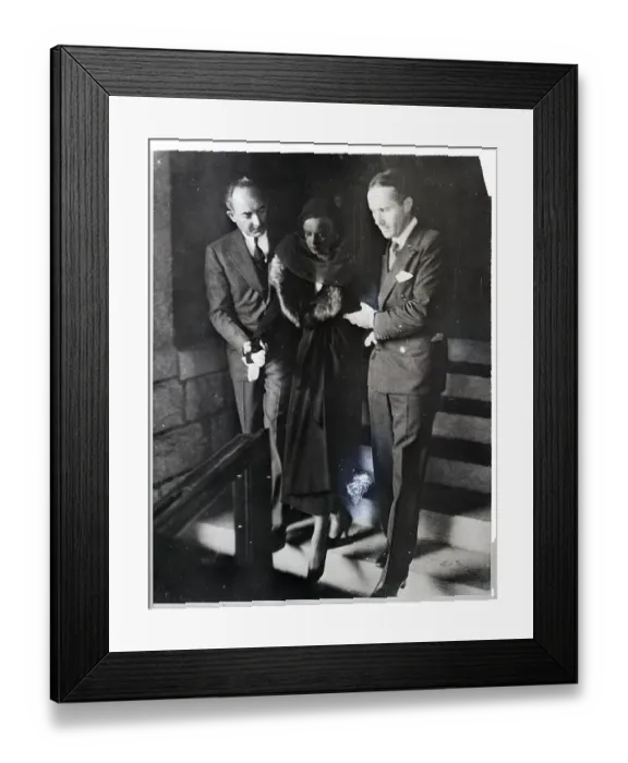 Framed Print : Jean Harlow On Arm Of Step-Father Framed Print : Jean Harlow On Arm Of Step-Father