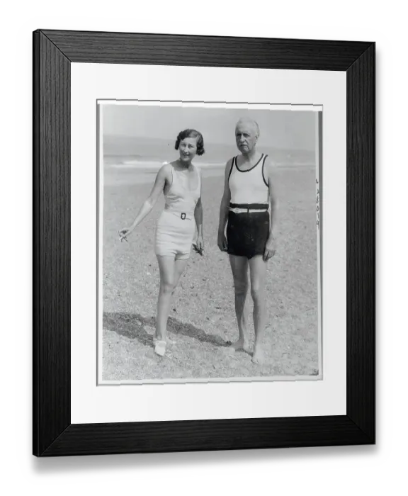 Framed Print : Lord and Lady Sackville on the Beach Framed Print : Lord and Lady Sackville on the Beach