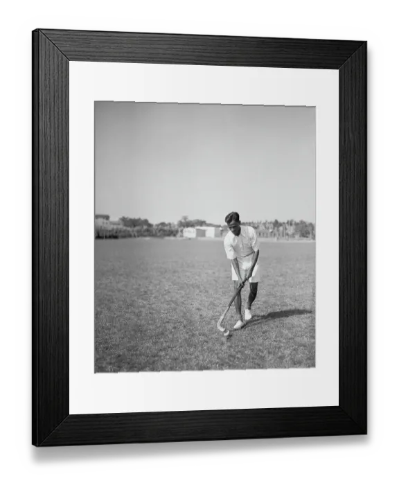 Framed Print : Dhyan Chand Practicing