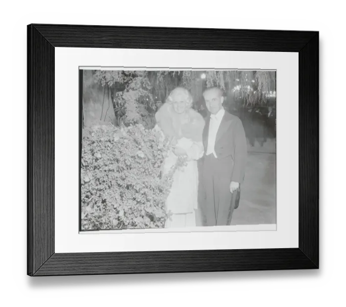 Framed Print : Jean Harlow with Husband Paul Bern Framed Print : Jean Harlow with Husband Paul Bern