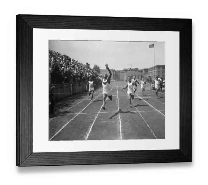 Framed Print : Jesse Owens Framed Print : Jesse Owens
