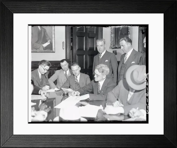 Framed Print : Colonel Norman Schwarzkopf with Reporters of Lindbergh Case Framed Print : Colonel Norman Schwarzkopf with Reporters of Lindbergh Case