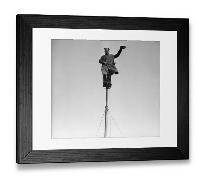 Framed Print : Shipwreck Kelly Standing On Pole Framed Print : Shipwreck Kelly Standing On Pole