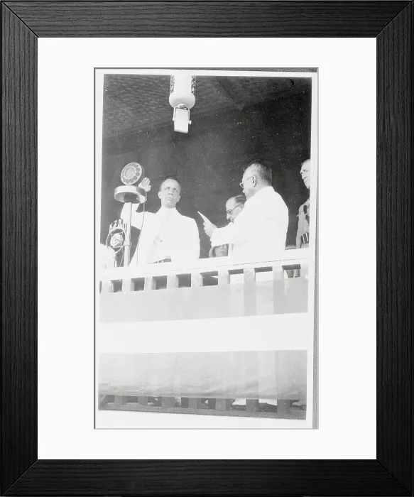 Framed Print : Theodore Roosevelt During His Governor Inauguration from Balcony Framed Print : Theodore Roosevelt During His Governor Inauguration from Balcony