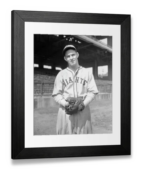 Framed Print : Mel Ott, Glove In Hand; 3 / 4 Length Framed Print : Mel Ott, Glove In Hand; 3 / 4 Length