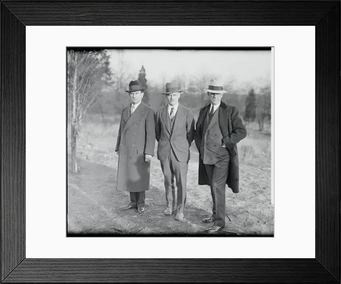 Framed Print : Law Officials on Lindbergh Kidnaping Scene Framed Print : Law Officials on Lindbergh Kidnaping Scene