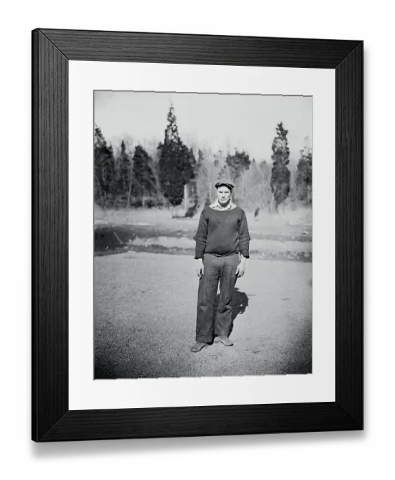 Framed Print : Lindbergh Kidnaping Witness Along Roadside Framed Print : Lindbergh Kidnaping Witness Along Roadside
