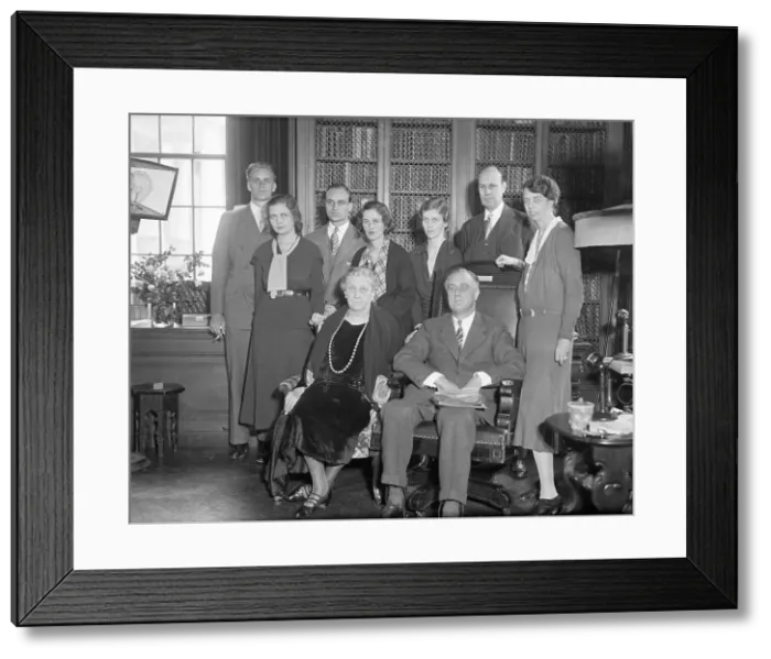 Framed Print : Franklin D. Roosevelt and Family Posing at Home