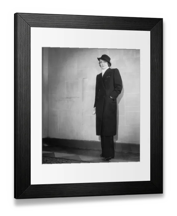 Framed Print : Marlene Dietrich Posing Framed Print : Marlene Dietrich Posing