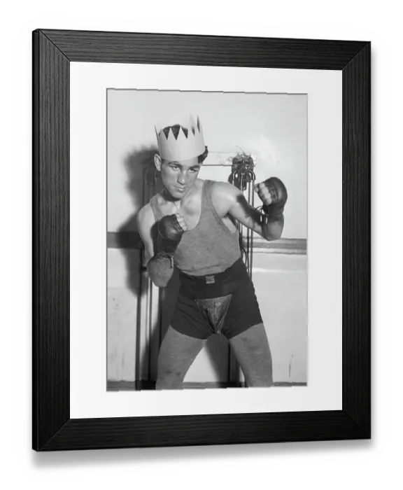Framed Print : Featherweight Boxer in Stance Framed Print : Featherweight Boxer in Stance