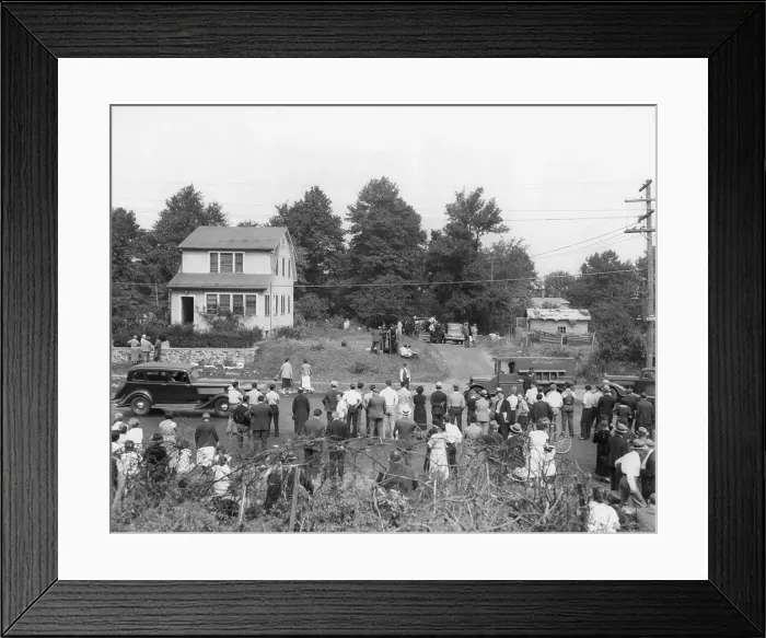 Framed Print : House Of Bruno Hauptman With Crowd