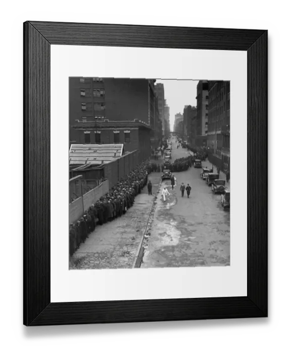 Framed Print : Winding Breadline in Manhattan on Christmas Framed Print : Winding Breadline in Manhattan on Christmas