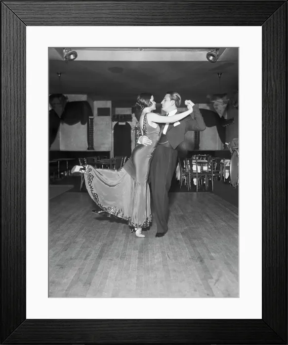Framed Print : Couple Dancing the Tango Framed Print : Couple Dancing the Tango