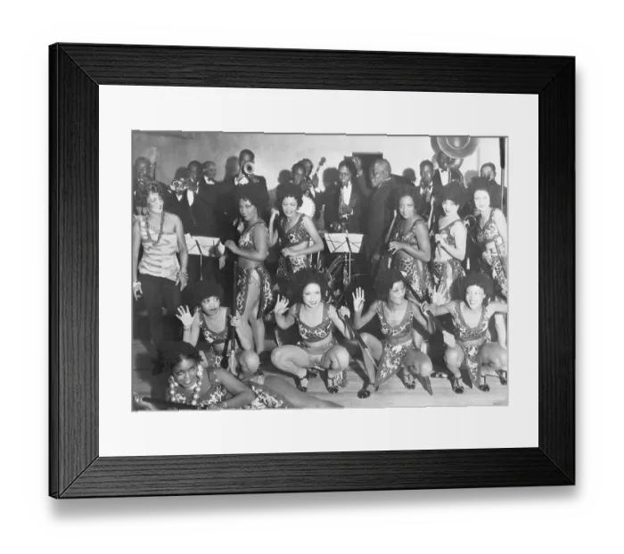 Framed Print : Dancers Surround Jack Johnson & Band Framed Print : Dancers Surround Jack Johnson & Band