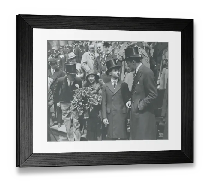 Framed Print : King of Siam Conversing with James Walker Framed Print : King of Siam Conversing with James Walker