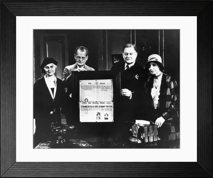 Framed Print : Ex-Newspaper Employees with Final Editions Framed Print : Ex-Newspaper Employees with Final Editions