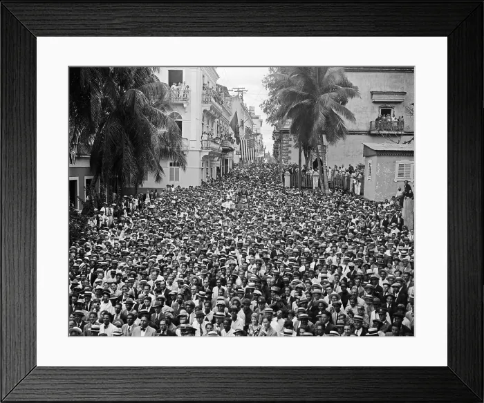 Framed Print : Puerto Rican Citizens Waiting Framed Print : Puerto Rican Citizens Waiting