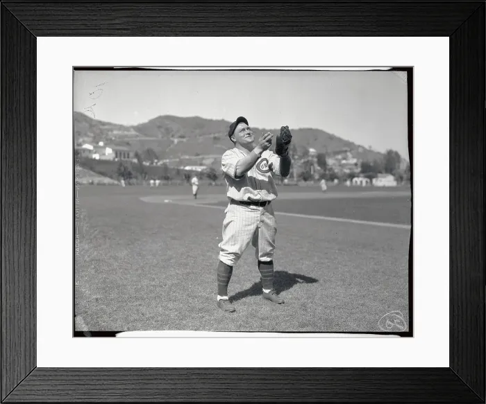 Framed Print : Chicago Cubs Hack Wilson Catching A Ball Framed Print : Chicago Cubs Hack Wilson Catching A Ball