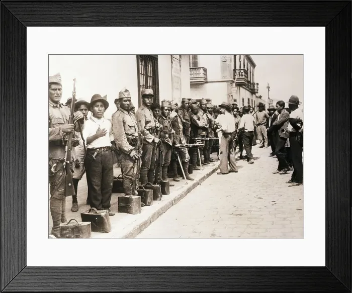 Framed Print : Government Soldiers with Guns in Callao Framed Print : Government Soldiers with Guns in Callao