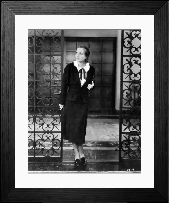 Framed Print : Portrait of Joan Crawford Framed Print : Portrait of Joan Crawford