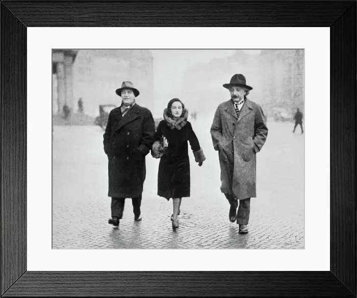 Framed Print : Albert Einstein with Daughter and Dimitri Marianoff Framed Print : Albert Einstein with Daughter and Dimitri Marianoff