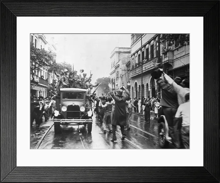 Framed Print : Citizens Welcome Revolutionary Troops