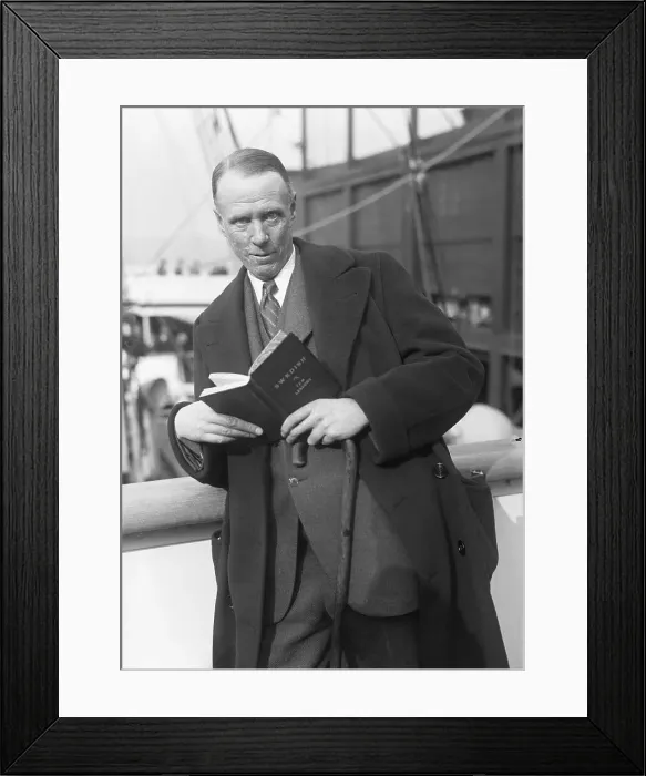 Framed Print : Sinclair Lewis with Book Framed Print : Sinclair Lewis with Book