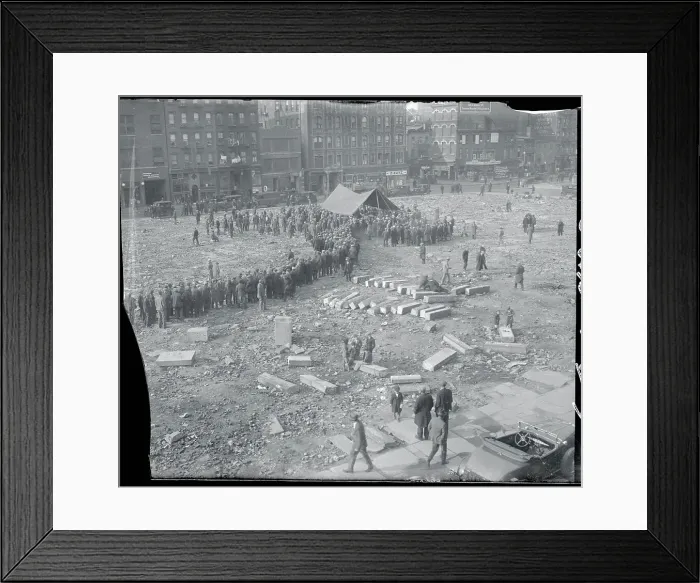 Framed Print : Unemployed Waiting for Food in New York 1930 Framed Print : Unemployed Waiting for Food in New York 1930