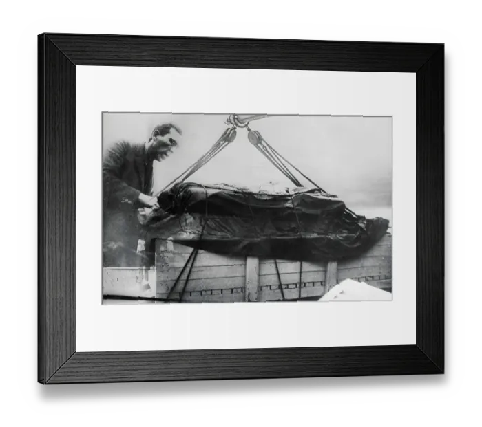 Framed Print : Dr Gunnar Horn with Body of Salomon August Andree Framed Print : Dr Gunnar Horn with Body of Salomon August Andree