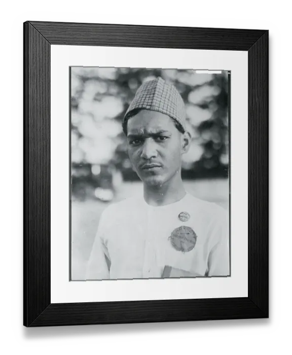 Framed Print : Young Luknow Boycotter Wearing His Emblem Framed Print : Young Luknow Boycotter Wearing His Emblem