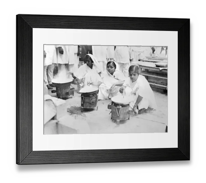 Framed Print : Indian Women Boiling Salt Water in Protest Framed Print : Indian Women Boiling Salt Water in Protest