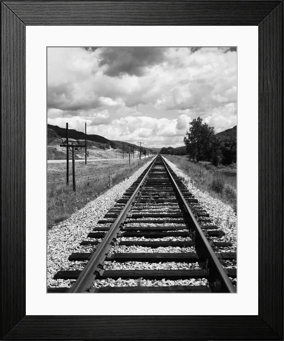 Framed Print : Railroad Tracks Stretching into the Distance Framed Print : Railroad Tracks Stretching into the Distance
