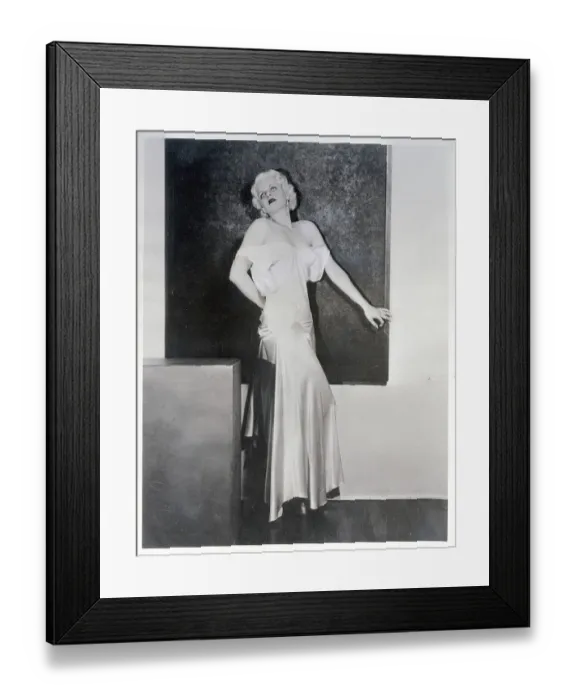 Framed Print : Actress Jean Harlow in Dramatic Pose Framed Print : Actress Jean Harlow in Dramatic Pose