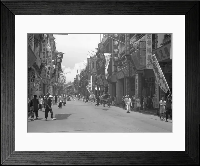 Framed Print : Des Voeux Road, Hong Kong Framed Print : Des Voeux Road, Hong Kong