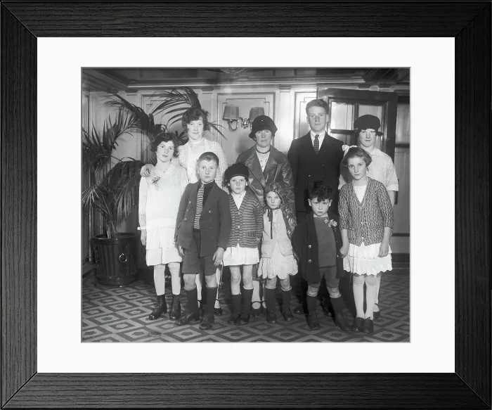 Framed Print : Irish Immigrant Family Arriving in New York City Framed Print : Irish Immigrant Family Arriving in New York City