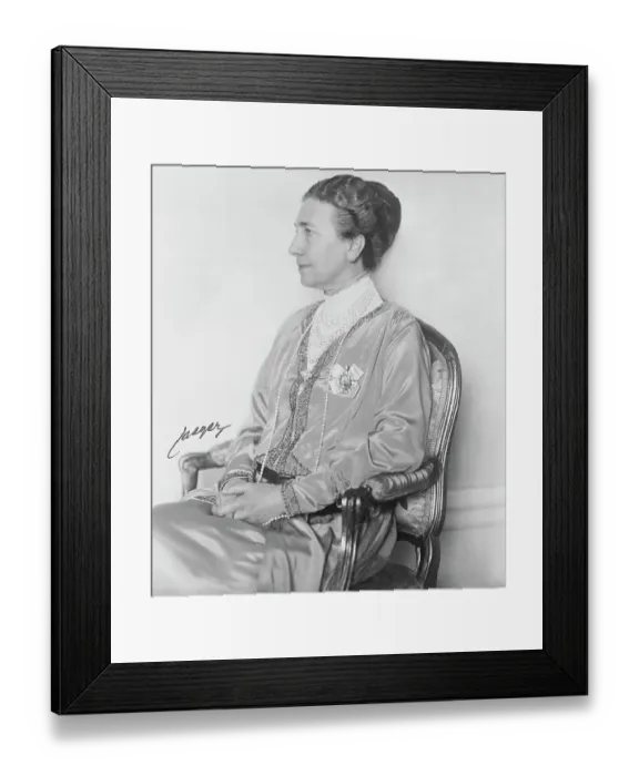Framed Print : Portrait of Queen Victoria Framed Print : Portrait of Queen Victoria