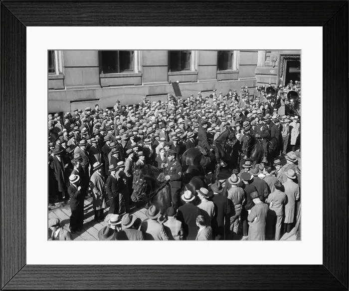 Framed Print : Crowd on Wall Street at 1929 Market Crash Framed Print : Crowd on Wall Street at 1929 Market Crash