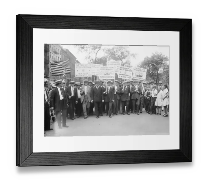 Framed Print : Striking Bakers Hold Placards for Union Label Framed Print : Striking Bakers Hold Placards for Union Label